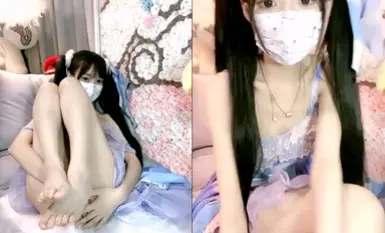 I'm so young, but I'm so hard to fuck... [Lai doesn't like to eat vegetables] Zoom in and thrust your fake dick!