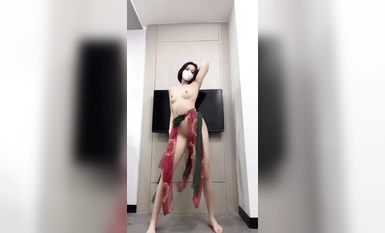 很帶勁兒的節目！【172CM大長腿九頭身短發女神】的自慰和熱舞VIP定製，韻味十足的御姐，筆直的大長美腿，看的讓人血脈噴張 (6)