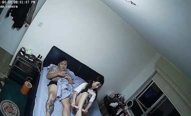 黑客破解家庭攝像頭偷拍 顏值天花板-最美小姐姐被紋身社會哥蹂躪續集 (1)