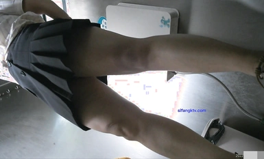 十月最新流出廁拍大神潛入 師范大學附近公共廁所正面全景偷拍青春靚麗學妹第十期-職業裝短裙