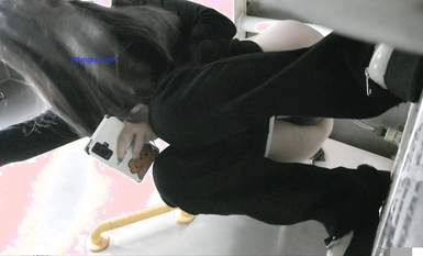 十月最新流出廁拍大神潛入 師范大學附近公共廁所正面全景偷拍青春靚麗學妹第十期-黑褲子眼鏡妹