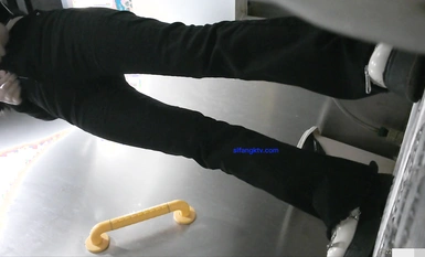 ปรมาจารย์ภาพถ่ายห้องน้ำที่รั่วไหลออกมาล่าสุดในเดือนตุลาคม ย่องเข้าห้องน้ำสาธารณะใกล้มหาวิทยาลัยปกติเพื่อถ่ายภาพพาโนรามาของเด็กนักเรียนสาวสวยจากด้านหน้า - ฉบับที่ 10 - สาวกางเกงดำและแว่นตา