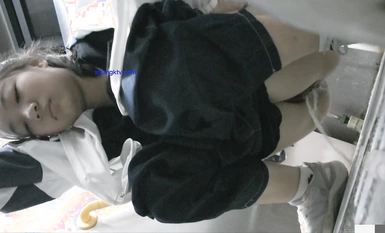 October the latest out of the toilet shoot God dive into the public toilet near the Normal University front panoramic sneak peep youth pretty schoolgirls 10th-sweatpants girl