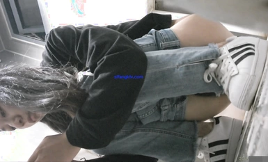 十月最新流出廁拍大神潛入 師范大學附近公共廁所正面全景偷拍青春靚麗學妹第十期-黑色牛仔褲