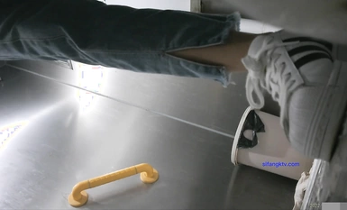 十月最新流出廁拍大神潛入 師范大學附近公共廁所正面全景偷拍青春靚麗學妹第十期-黑色牛仔褲