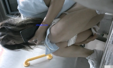 十月最新流出廁拍大神潛入 師范大學附近公共廁所正面全景偷拍青春靚麗學妹第十期-藍裙子