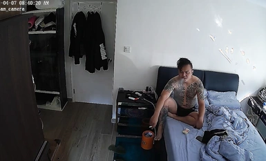 黑客破解家庭攝像頭偷拍 顏值天花板-最美小姐姐被紋身社會哥蹂躪續集 (4)