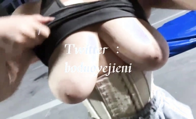 ภรรยาเท่ที่สุดที่มีหน้าอกใหญ่ระเบิด ภรรยาเท่ ๆ รู้สึกว่าคนรัก E-cup ของเธอถูกระยำและเรียกพ่อของเธอว่าคนดังทางอินเทอร์เน็ตอึกทึกครึกโครมและร้องไห้