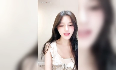 女神回歸~【香奶奶】顏值吊炸天，收費房讓你高潮大秀！~ (4)