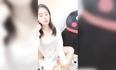 【最幸運的幸運】反差御姐~!!通話中~道具自慰~狂噴水~！ (14)