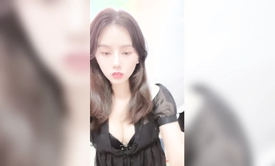 【最幸運的幸運】反差御姐~!!通話中~道具自慰~狂噴水~！ (17)