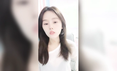 【最幸運的幸運】反差御姐~!!通話中~道具自慰~狂噴水~！ (9)