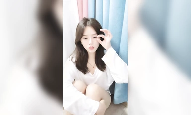 【最幸運的幸運】反差御姐~!!通話中~道具自慰~狂噴水~！ (18)