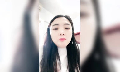 Sự phấn khích của một nữ công nhân cổ trắng cao cấp tại nơi làm việc, lộ ra bộ ngực gợi cảm, nhào nặn và cởi quần trong vài giây để khoe âm hộ của mình với người bạn sói. Thú vị đến mức cô ấy suýt bị tóm. trong toilet, thủ dâm và xoa ngực cho bạn sói xem.