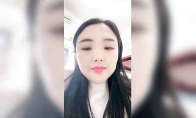 Sự phấn khích của một nữ công nhân cổ trắng cao cấp tại nơi làm việc, lộ ra bộ ngực gợi cảm, nhào nặn và cởi quần trong vài giây để khoe âm hộ của mình với người bạn sói. Thú vị đến mức cô ấy suýt bị tóm. trong toilet, thủ dâm và xoa ngực cho bạn sói xem.