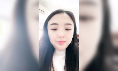 Sự phấn khích của một nữ công nhân cổ trắng cao cấp tại nơi làm việc, lộ ra bộ ngực gợi cảm, nhào nặn và cởi quần trong vài giây để khoe âm hộ của mình với người bạn sói. Thú vị đến mức cô ấy suýt bị tóm. trong toilet, thủ dâm và xoa ngực cho bạn sói xem.