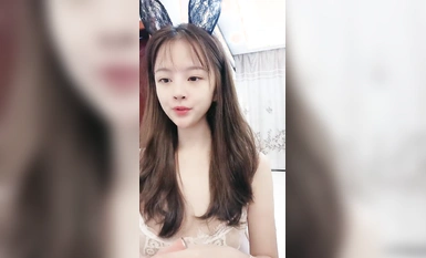 Yaoyao dan Tutu adalah adik beradik yang cantik! Terdapat sekumpulan prop di atas meja untuk dipilih! Pakai dildo jagung, hisap penggetar payudara, jilat puki anda dan naik dildo