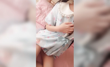 吐痰推薦 宅男女神網紅極品嫩妹【萌白醬】高價無水作品 雙馬尾清純藍裙子天然白虎饅頭粉B自摳