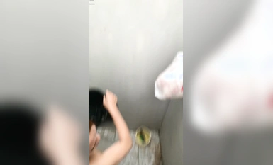 [Premium TP] Sumilip sa iba't ibang binibini na umiihi, naliligo at nagpapalit ng damit sa partitioned bathroom sa beach! Nagpe-film pa rin pagkatapos matuklasan (9)