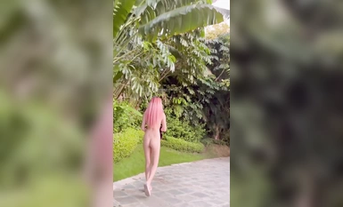 최고의 노출 아티스트 나나는 이제 최신 미친 노출을 선보이고 있습니다. 그녀는 마치 금지 된 땅에있는 것처럼 거리를 돌아 다니며 사람들 앞에서 온갖 종류의 노출을 과시 할만큼 대담합니다 (1).