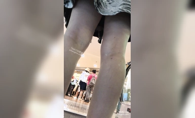 美女聚集地橫掃商場步行街極限抄底各種類型風格小姐姐裙底 (33)