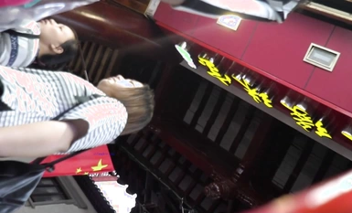 美女聚集地橫掃商場步行街極限抄底各種類型風格小姐姐裙底 (11)