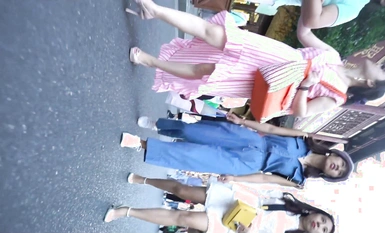 美女聚集地橫掃商場步行街極限抄底各種類型風格小姐姐裙底 (41)