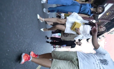 美女聚集地橫掃商場步行街極限抄底各種類型風格小姐姐裙底 (41)