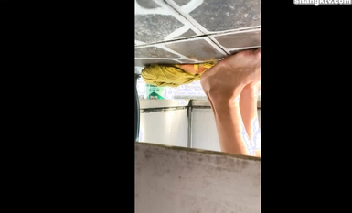 ブティックTP] シーサイドの隔壁バスルームで、おしっこやシャワーや着替えをする様々な女性たちを覗き見！(23)