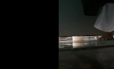 [Premium TP] Sumilip sa iba't ibang binibini na umiihi, naliligo at nagpapalit ng damit sa partitioned bathroom sa beach! Kahit na natuklasan, nagpatuloy siya sa pagbaril (7)