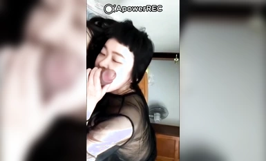 被分配帶領來公司實習的大四女生經過朝夕相處後成功被大神吃掉超會舔各種顏射 (5)