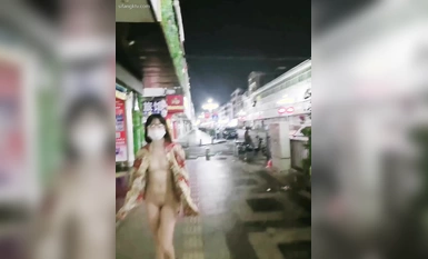 トップ露出アーティスト、ナナの最新クレイジー露出、大胆にも誰のものでもないようにストリートを歩き、あらゆる方法で人々の前で自分をさらけ出し、本当にぶら下がっている (9)