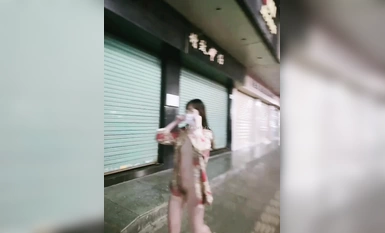 トップ露出アーティスト、ナナの最新クレイジー露出、大胆にも誰のものでもないようにストリートを歩き、あらゆる方法で人々の前で自分をさらけ出し、本当にぶら下がっている (9)