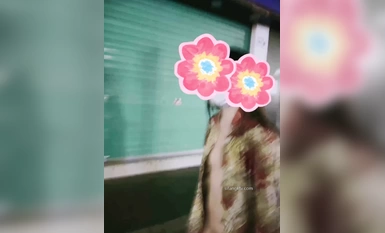 トップ露出アーティスト、ナナの最新クレイジー露出、大胆にも誰のものでもないようにストリートを歩き、あらゆる方法で人々の前で自分をさらけ出し、本当にぶら下がっている (9)