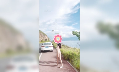 頂級露出藝術家『娜娜』最新瘋狂露出 無內大膽遊走在街頭 如入無人之境 各種在人前露出 真的吊 (2)