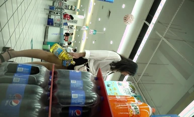 美女聚集地橫掃商場步行街極限抄底各種類型風格小姐姐裙底 (23)