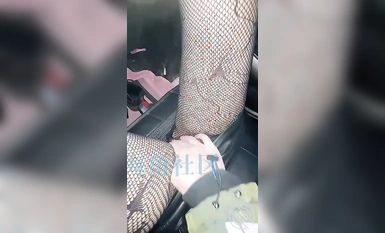 岬のコミュニティ近親相姦神は美しい若い女性の隣人を犯すために車の中で最新の仕事の日中、美しい少女に見られたが、私はもっと激しく犯すために懇願した