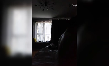 《百度雲泄密》綠帽老公帶著豐滿的老婆,參加淫亂的3P聚會,嗨翻現場 (24)