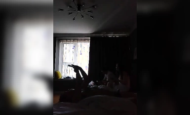 《百度雲泄密》綠帽老公帶著豐滿的老婆,參加淫亂的3P聚會,嗨翻現場 (24)