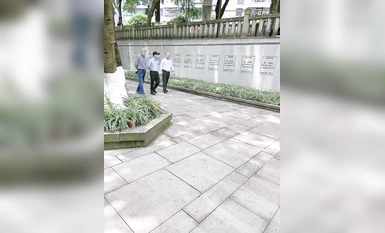 최고의 노출 아티스트 나나는 이제 최신 미친 노출을 과시하고 있습니다. 그녀는 마치 아무도없는 땅에있는 것처럼 길을 걸으며 사람들 앞에서 온갖 종류의 물건을 과시 할만큼 대담하고 정말 매달려 있습니다.