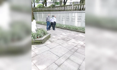 최고의 노출 아티스트 나나는 이제 최신 미친 노출을 과시하고 있습니다. 그녀는 마치 아무도없는 땅에있는 것처럼 길을 걸으며 사람들 앞에서 온갖 종류의 물건을 과시 할만큼 대담하고 정말 매달려 있습니다.