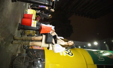 美女聚集地橫掃商場步行街極限抄底各種類型風格小姐姐裙底 (22)