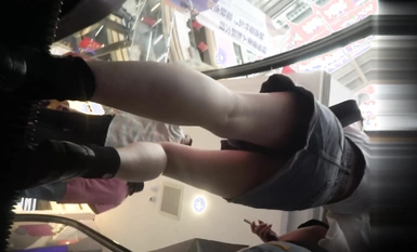 美女聚集地橫掃商場步行街極限抄底各種類型風格小姐姐裙底 (35)