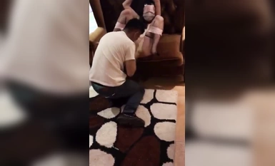 寝取られ天井 "Jゴッド "ベストプライベートショット 道端での寝取られ淫乱ビッチ、通行人をカーセックスに誘い、トラック運転手を誘惑するために身をさらす (2)