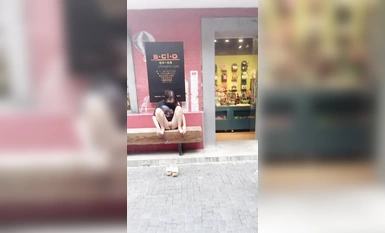 최고의 노출 아티스트 인 나나는 이제 최신 미친 노출을 과시하고 있습니다. 그녀는 마치 아무도없는 것처럼 길을 걸으며 사람들 앞에서 온갖 종류의 물건을 과시 할만큼 대담하고 정말 매달려 있습니다 (4).