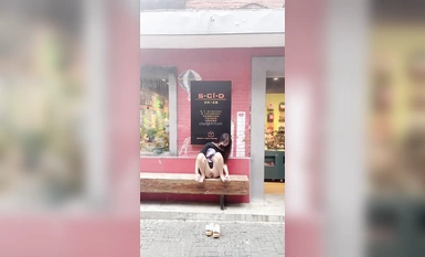 최고의 노출 아티스트 인 나나는 이제 최신 미친 노출을 과시하고 있습니다. 그녀는 마치 아무도없는 것처럼 길을 걸으며 사람들 앞에서 온갖 종류의 물건을 과시 할만큼 대담하고 정말 매달려 있습니다 (4).