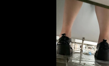 [Premium TP] Sumilip sa iba't ibang binibini na umiihi, naliligo at nagpapalit ng damit sa partitioned bathroom sa beach! Nagpe-film pa rin pagkatapos matuklasan (19)