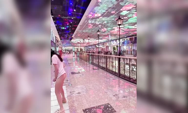 Ang nangungunang exposure artist na si "Nana" ay may pinakabagong nakakabaliw na exposure, matapang na naglalakad sa mga kalye na parang walang nasa gitna, inilalantad ang sarili sa harap ng iba (6)