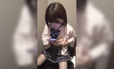 【精品TP】外站盜攝流出 記錄居家JK制服小妹寂寞難耐 在馬桶上摳逼自慰1 (2)