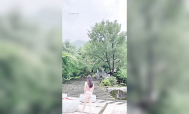 露出系トップアーティストのナナが、最新のクレイジーな露出を披露中。 人目をはばかることなく大胆に街を歩き、人前でいろいろなものを披露し、本当にぶら下がっている (7)